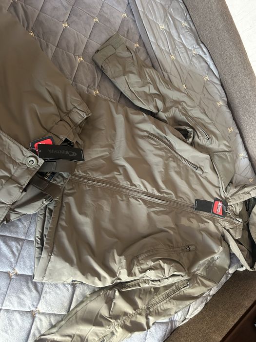 Фірмовий димисисоний костюм