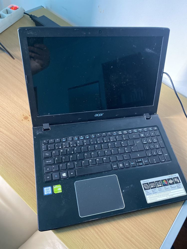 Poratil Acer Anspire E-5 Intel Core i5 7200 8GB- Nvidia Geforce 940MX