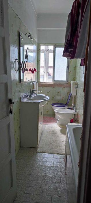 Imovel T3 Setubal, no Bairro Liceu c boas áreas para renovar