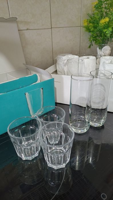 18 copos novos de bebida