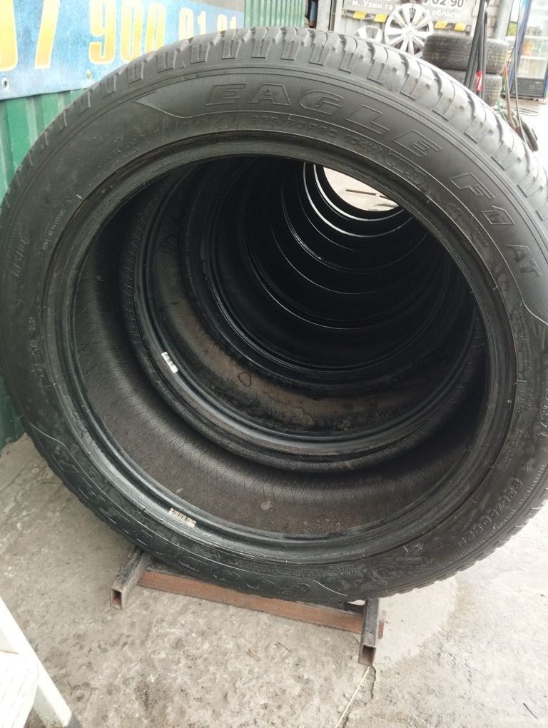 Пара літніх шин Goodyear 235/50/20