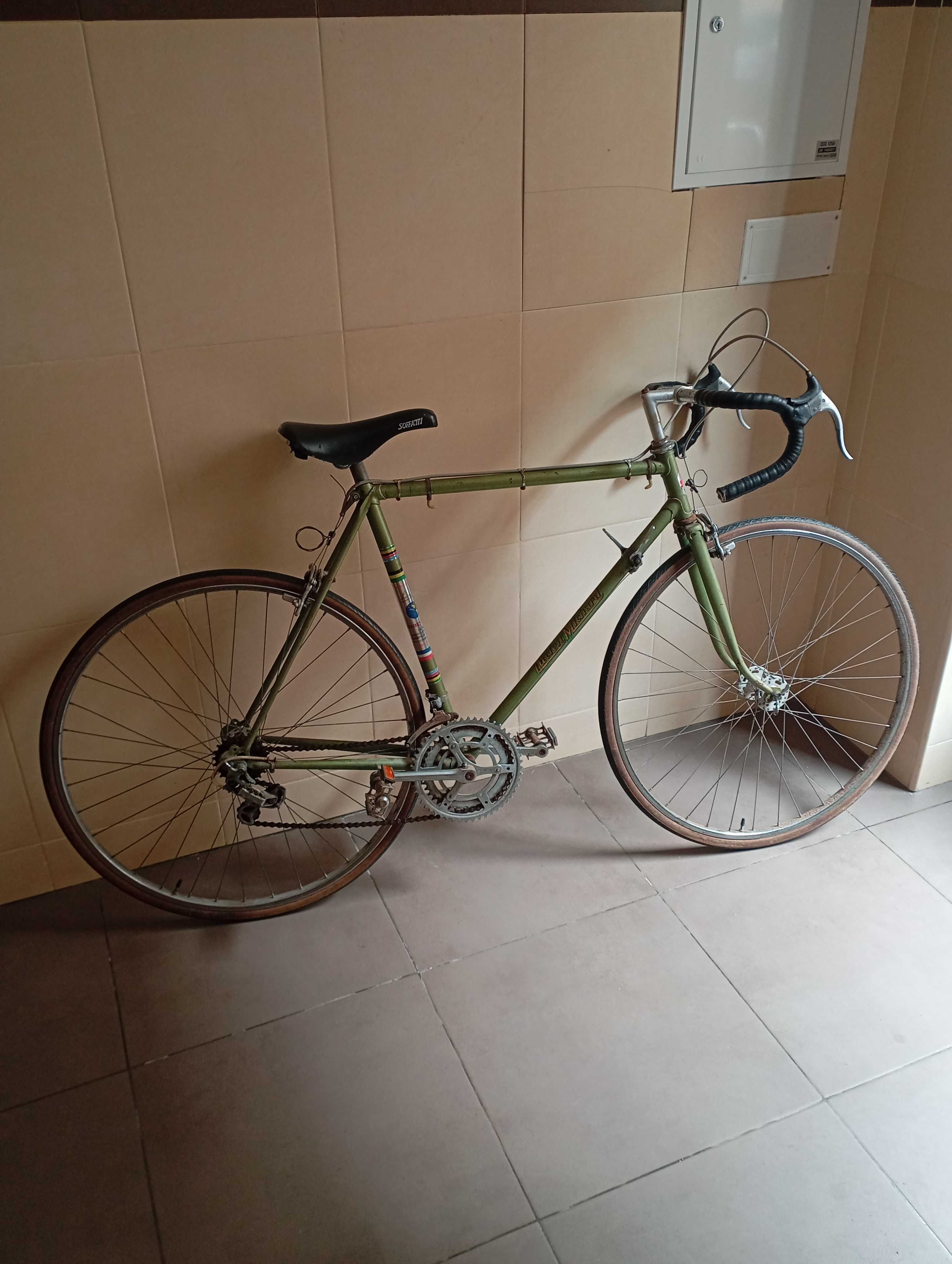 Bicicleta de estrada para restauro