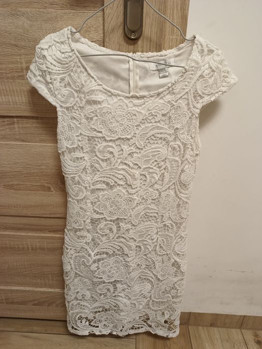 Markowa biała koronkowa sukienka Amisu w rozmiarze 38/M