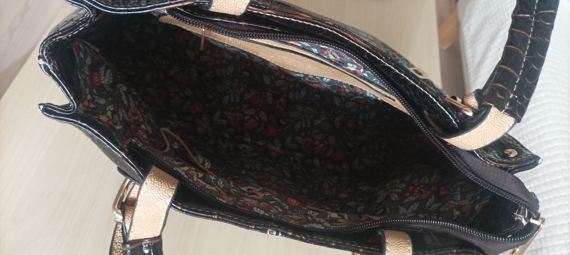 Torebka shopperka lakierowana