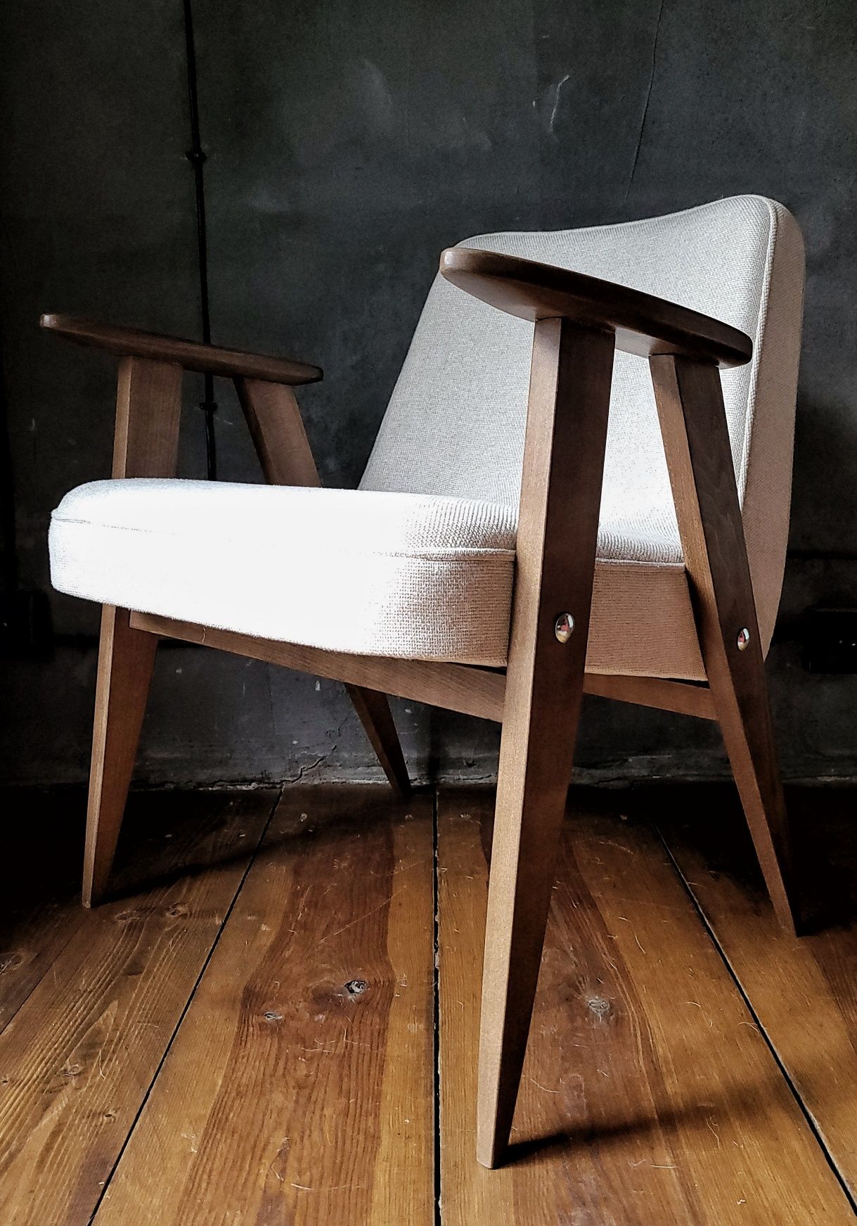 Fotel Chierowski 366 z podnóżkiem Design PRL