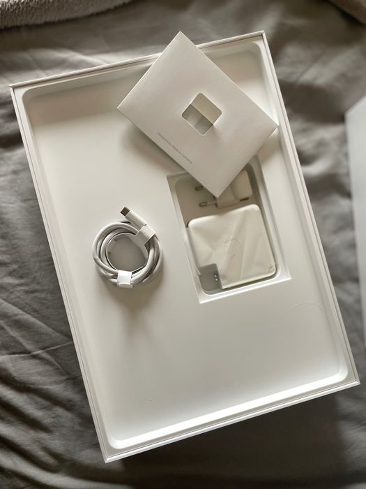 MacBook Pro 15,4" 2017 Touch Bar – i7, 16 GB RAM, 1 TB, bateria nova