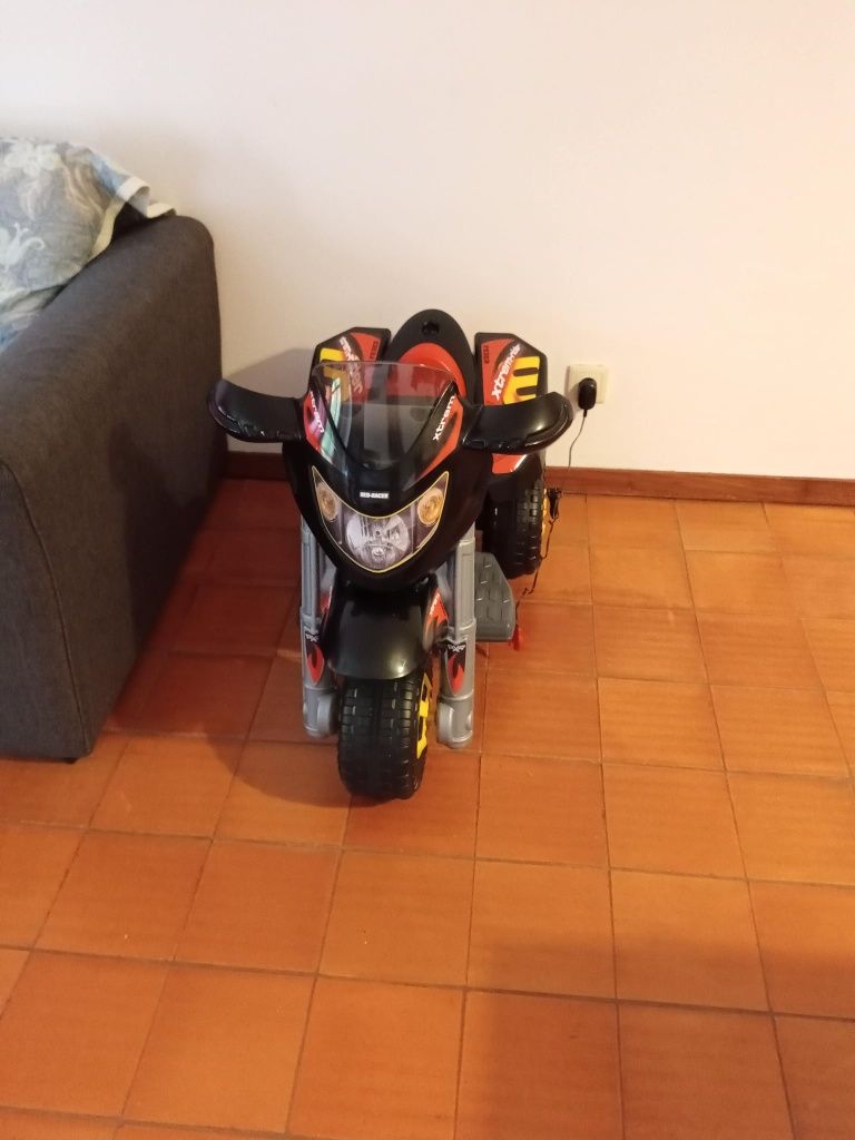 Mota elétrica criança