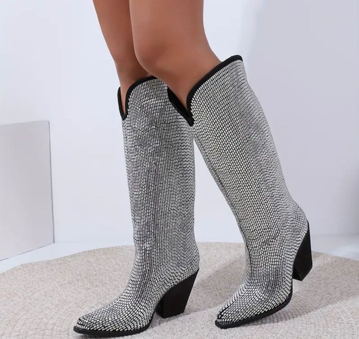 Продам розкішні чоботи, козаки з камінням