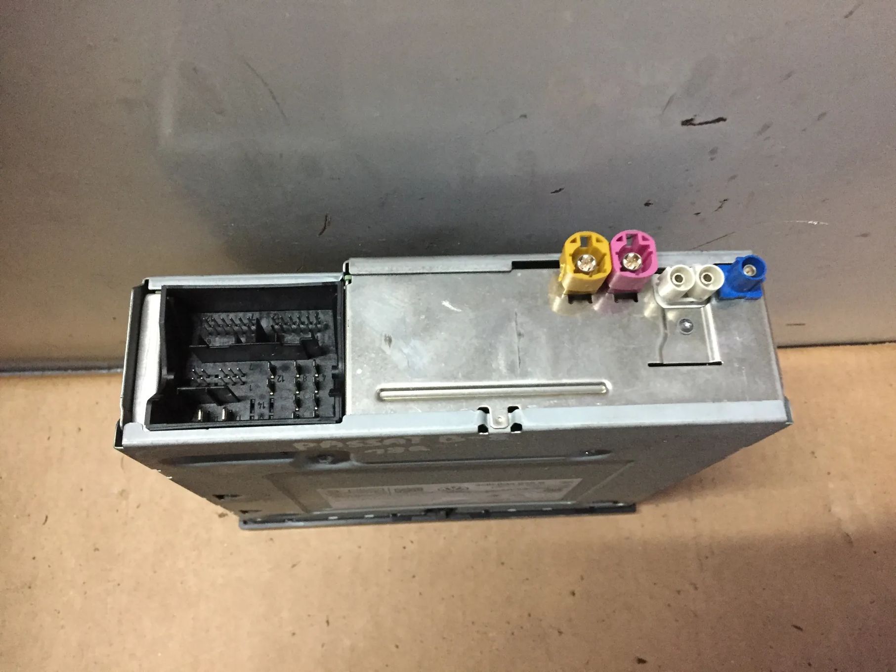 VW PASSAT B8 18R MULTIMEDIA CZYTNIK KARTY NAWIGACJI 3Q0035846B