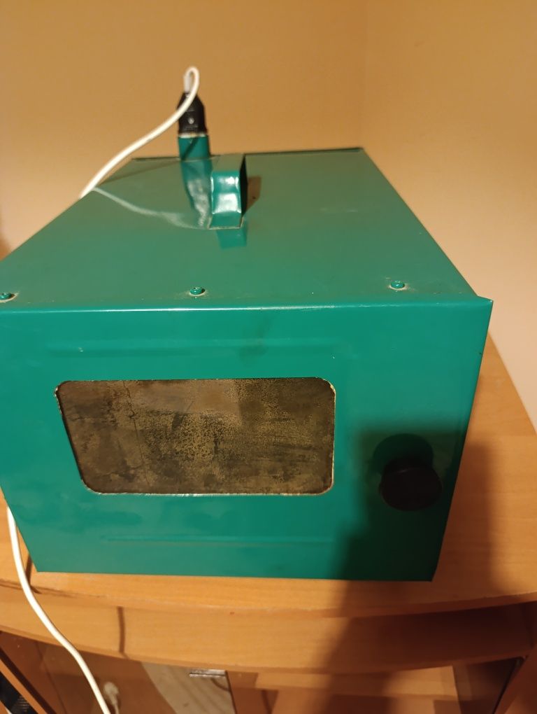 Piekarnik elektryczny ,bardzo dobry do pieczenia ciast.