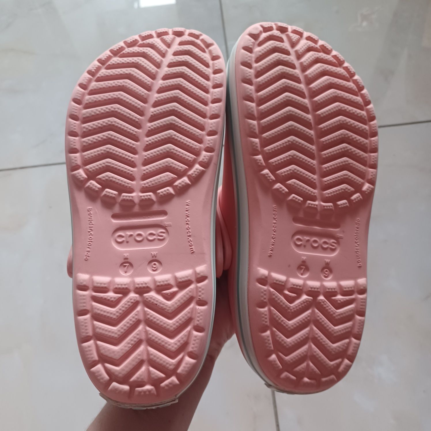 Crocsy damskie jak nowe raz założone M7/W9/ dwie przypinki