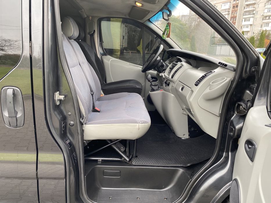 Продам Opel Vivaro 1,9 maxi база