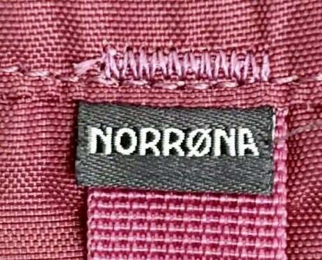 Norrøna Falketind plecak trekkingowy 30L 
kolor:bordo róż
Stan:bardzo