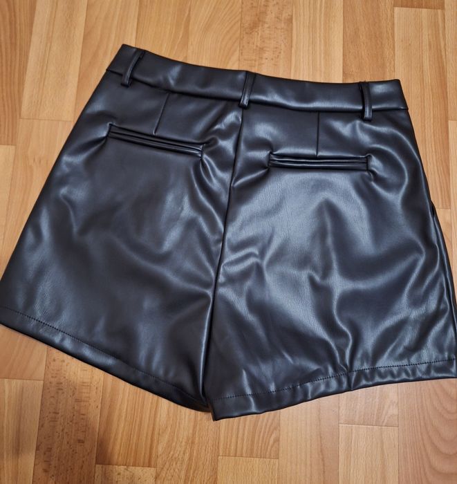 Шорти із екошкіри