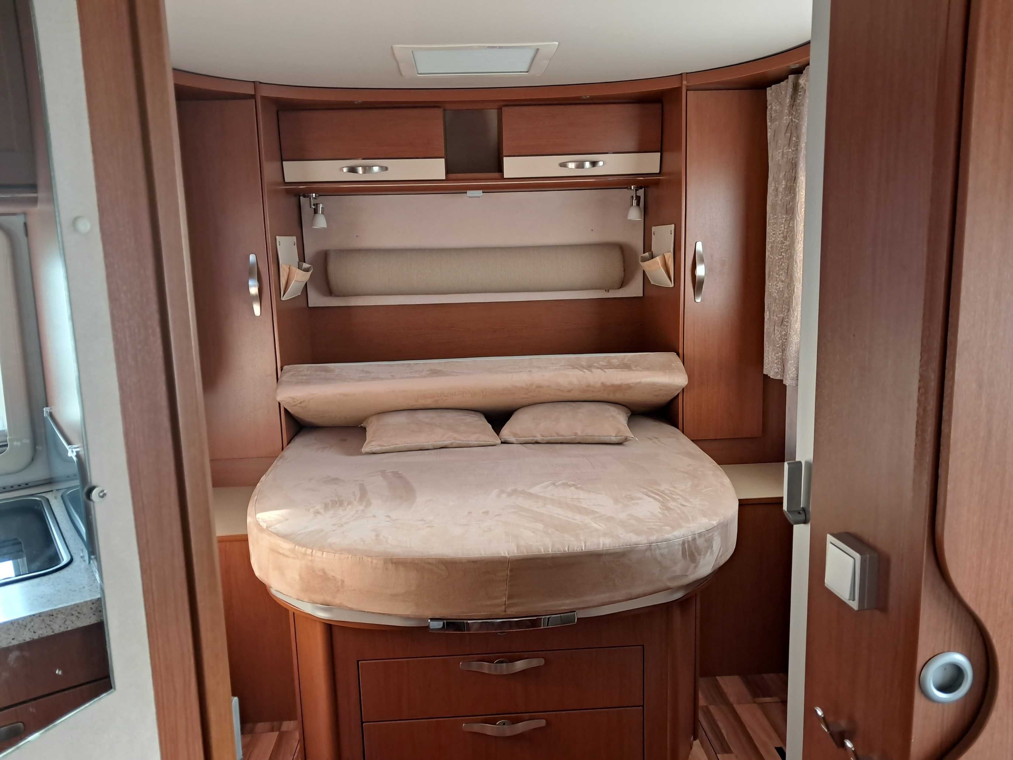 Stelaż łóżka do campera z materacem HYMER