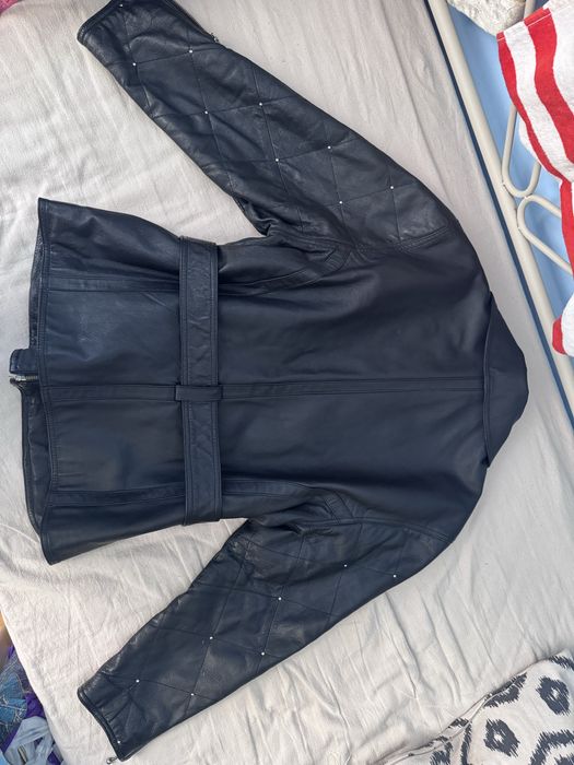 Sliczna unikatowa skorzana kurtka z paskiem w stylu versace