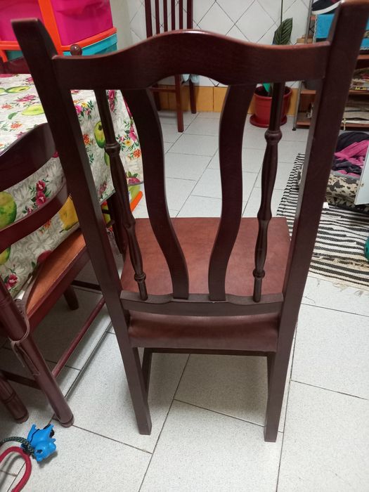 Mesa de mogno pe de galo extensível com 6 cadeiras