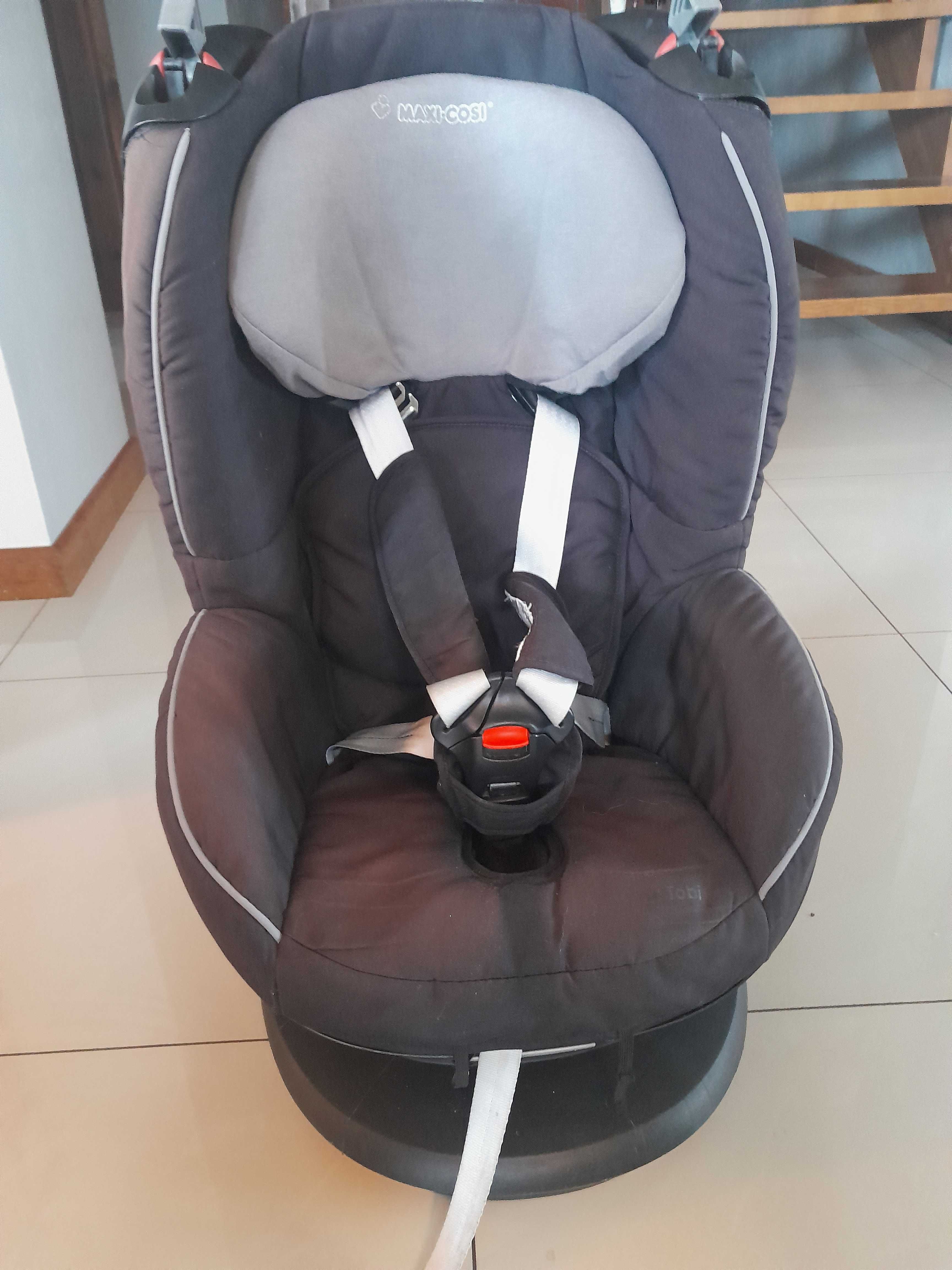 Fetelik samochodowy maxi cosi
