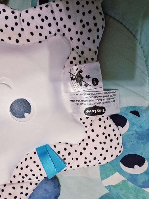 Mata dla niemowląt z motywem morskim i grającą karuzelą Tiny Love