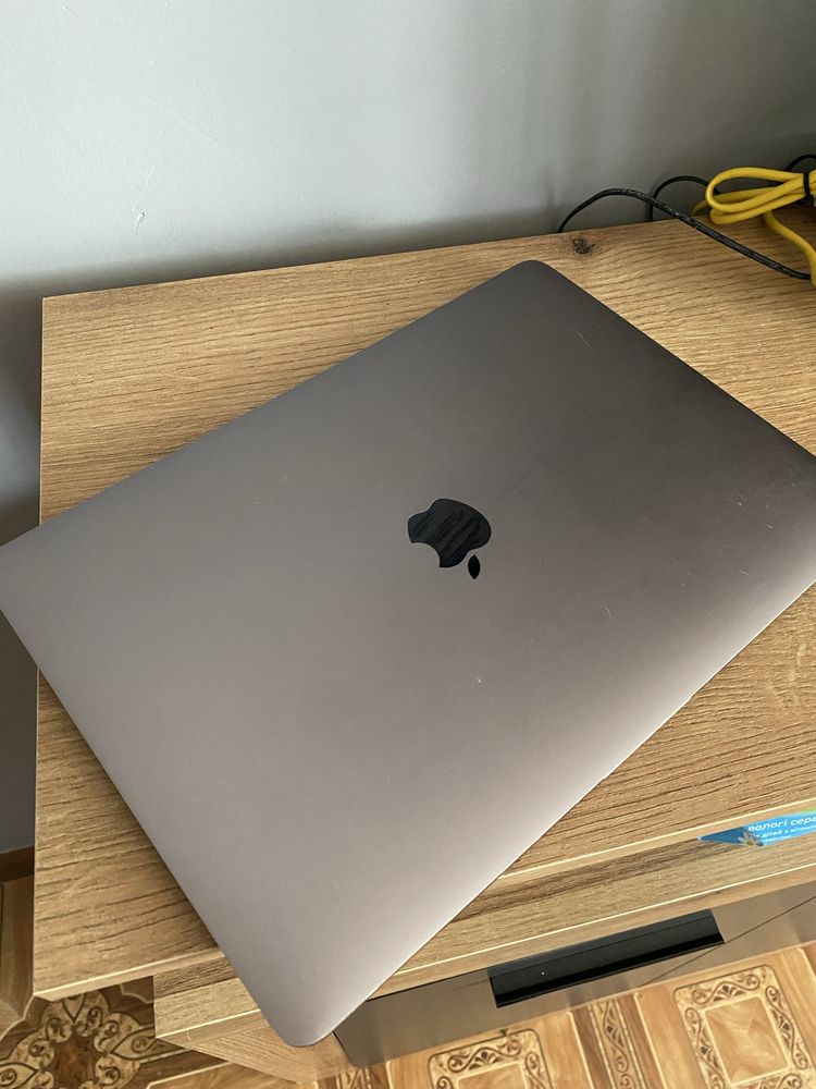 MacBook Pro 2016 (13-inch) i5, 8 ОЗУ, 250 SSD