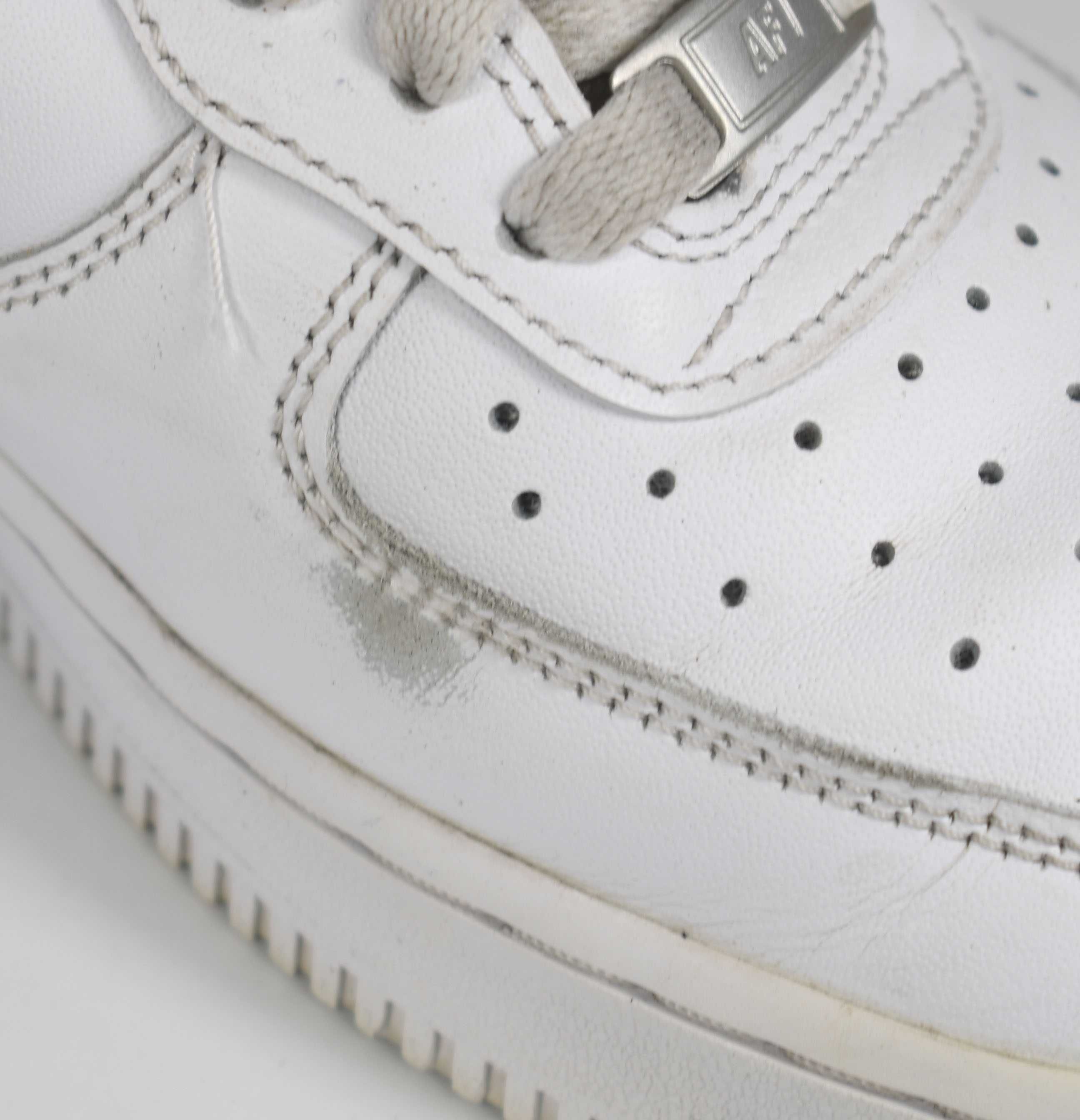 Używane z wadą Nike  WMNS AIR FORCE 1 rozmiar 39