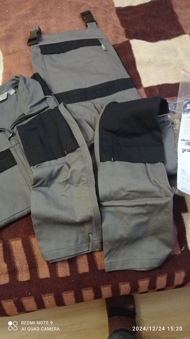 Ubranie robocze  w kolorze siwym