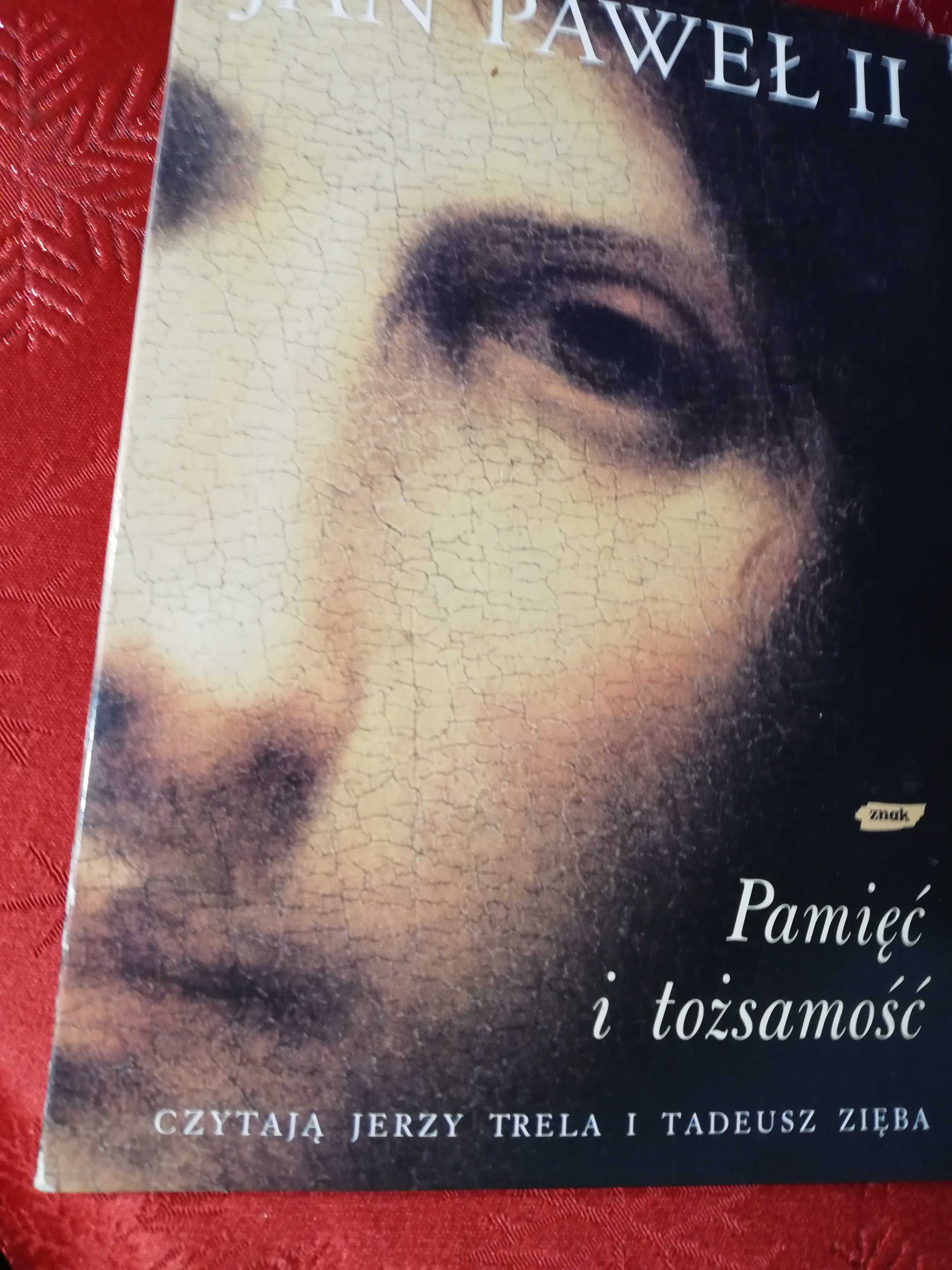 Jan Paweł II. Pamięć i tożsamość czytają Jerzy Trela i Tadeusz Zięba.