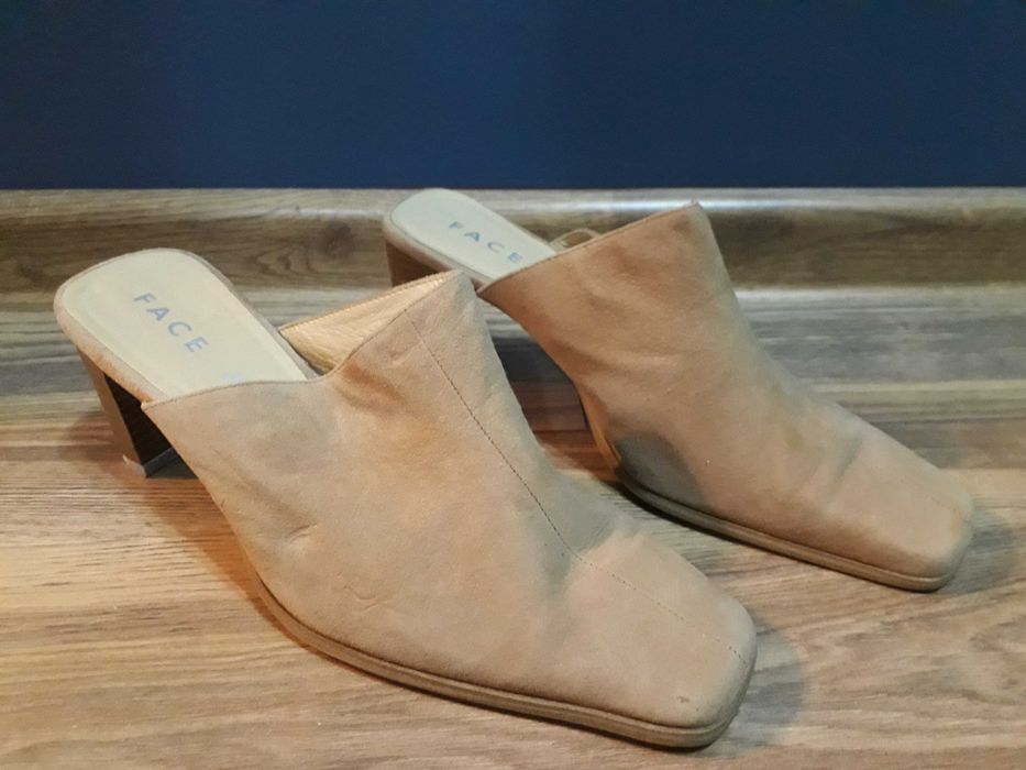 Beżowe klapki na obcasie rozmiar 37