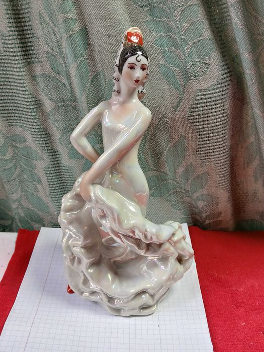 Статуэтка Болеро под реставрацию