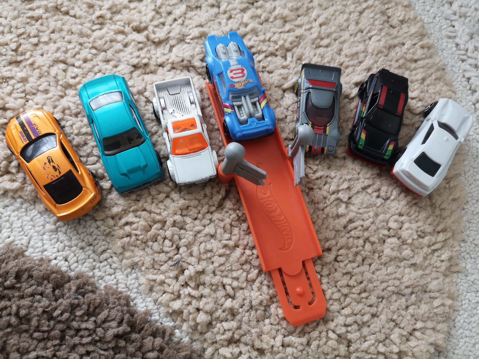 Продам машинки "Hot wheels"