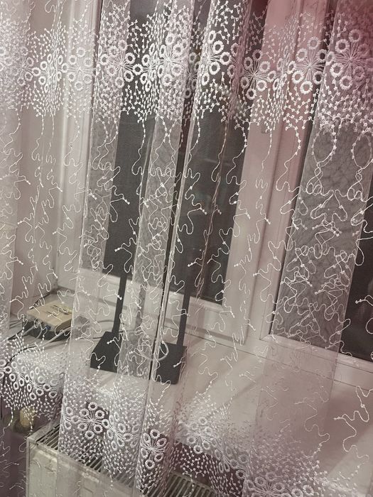 Продам 2 тюлі в ідеальному стані,з тісьмою