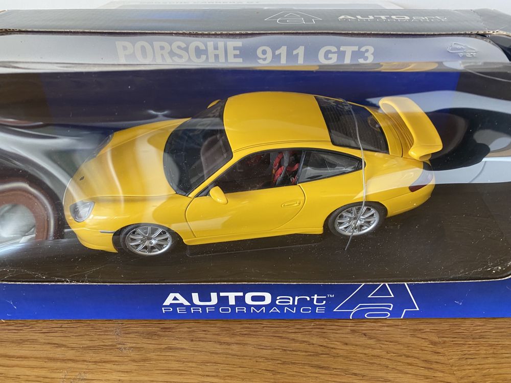 AUTOart 1/18 Porsche 911 Gt3 Street Yellow 77812