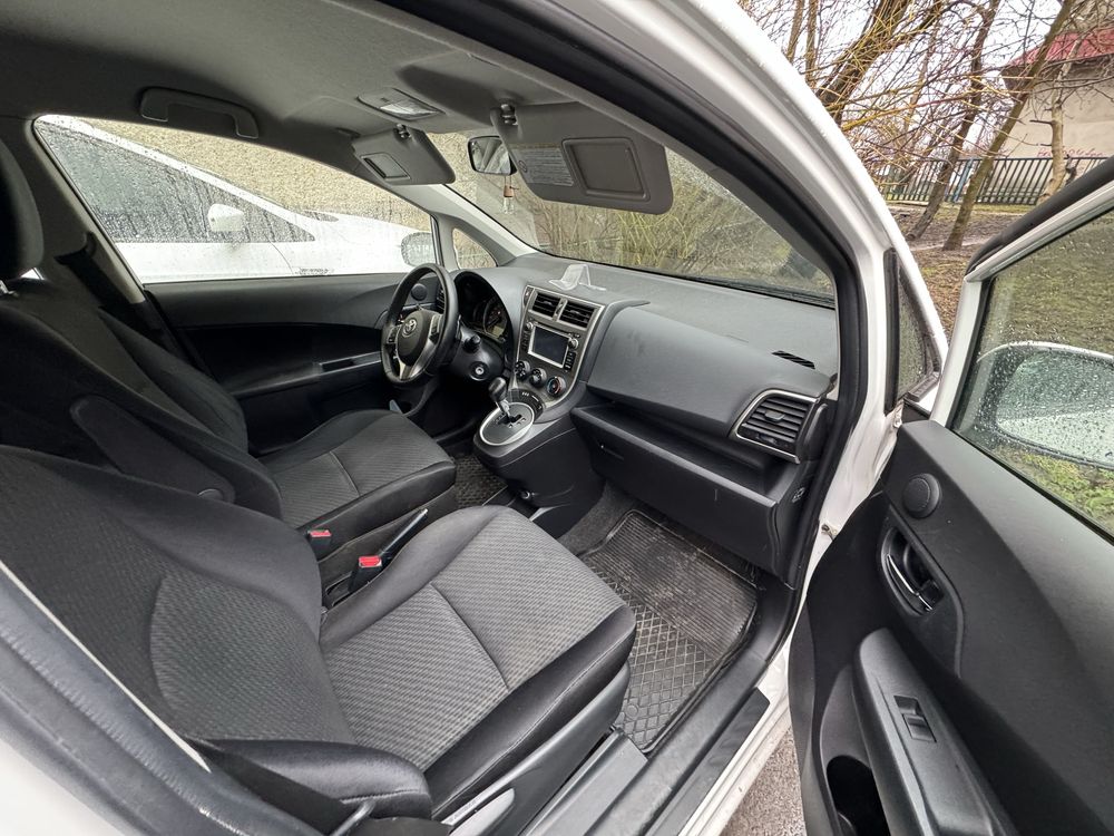 Toyota Versa S 2011 рік
