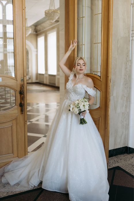 Продам весільну сукню