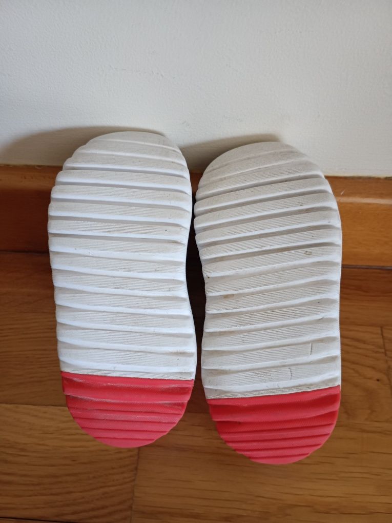 Sapatilhas Adidas tamanho 22