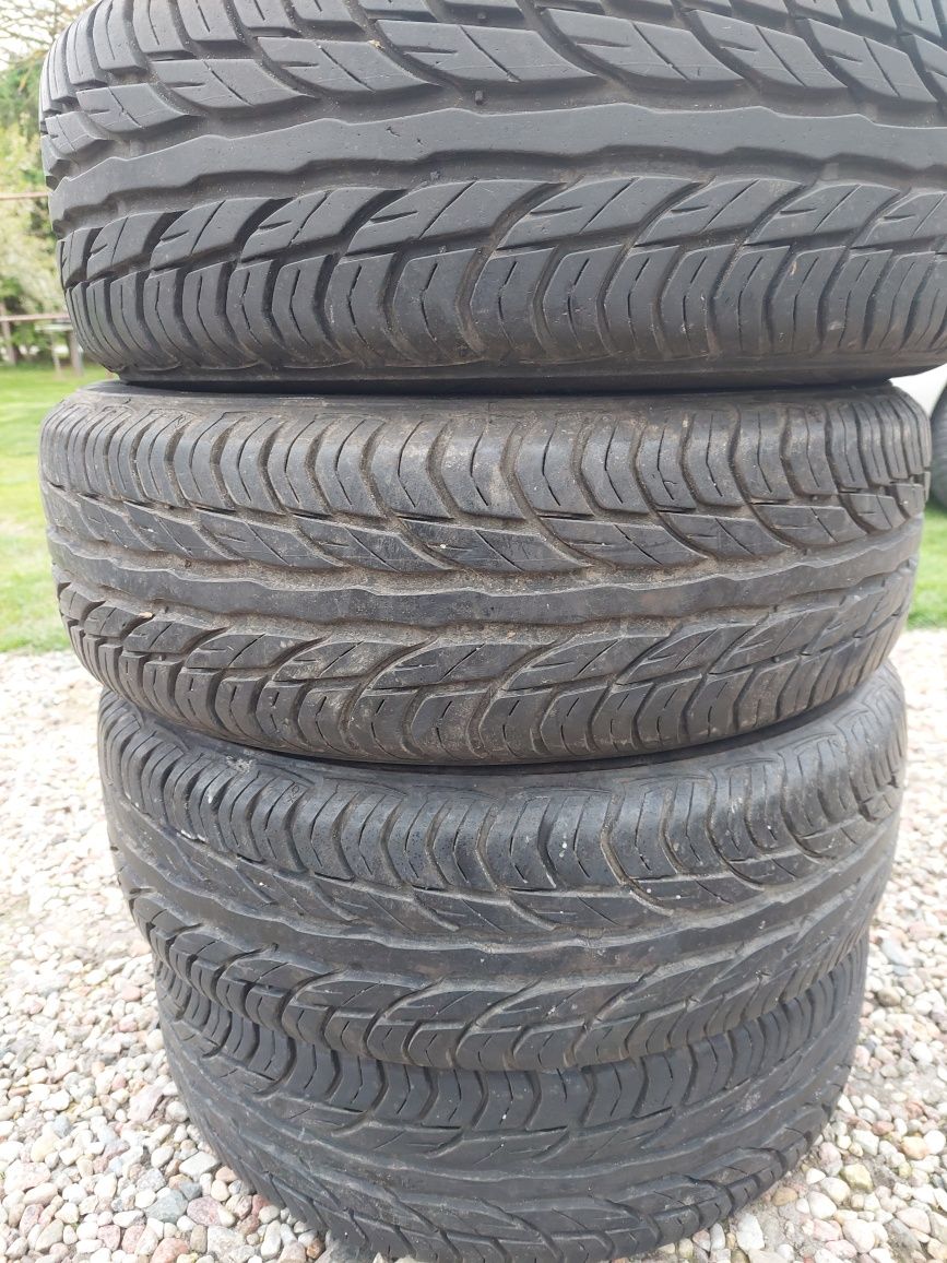 195/65r15 uniroyal Lato