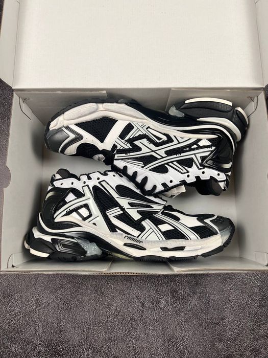 Balenciaga Runner Black White