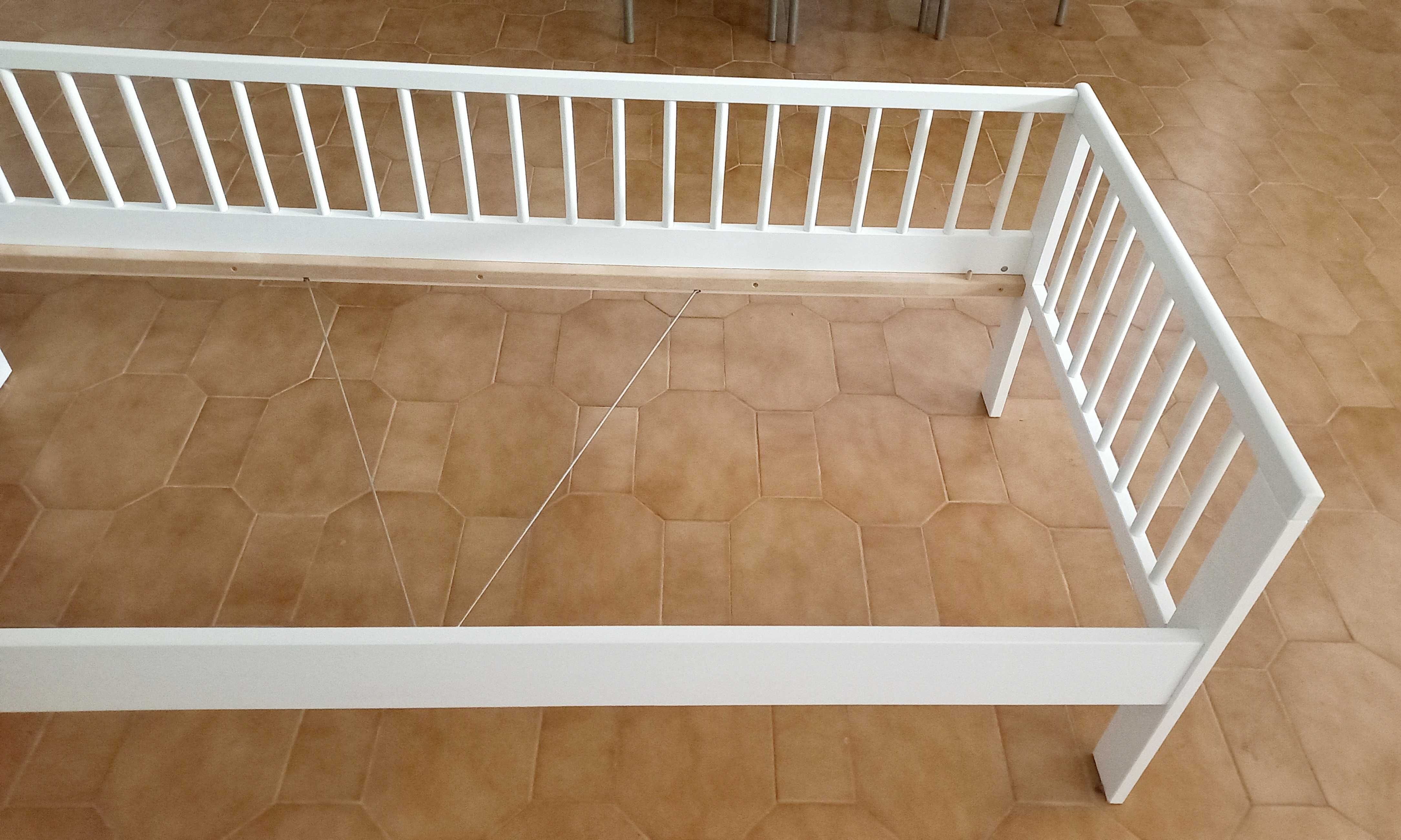 Cama pequena criança com ripado, madeira lacada 167×76 e estrado IKEA