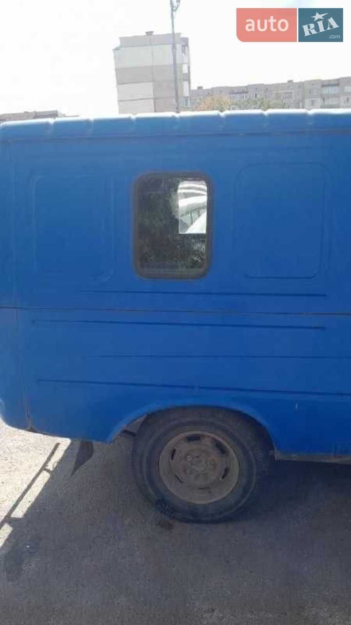 Автомобіль Иж 2715