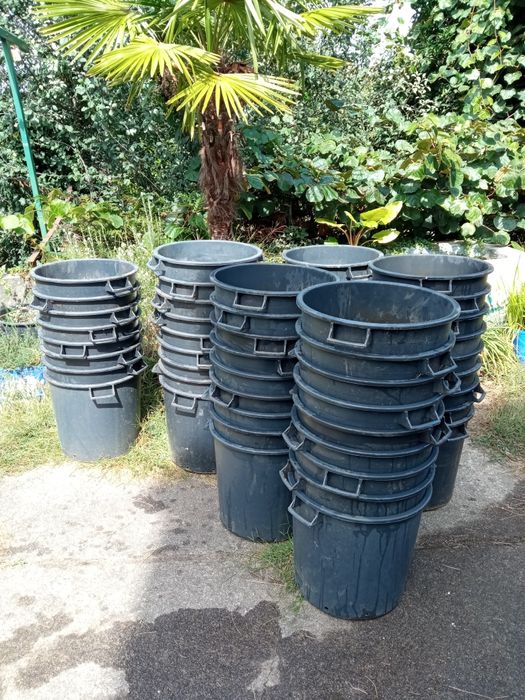 Vendo 50 celhas/ poceiro/cestas, de plástico de 50 litros de volume