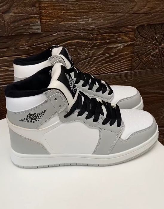 Кросівки жіночі зимові на хутрі, колір біло-сірий 37,38,39,40,41