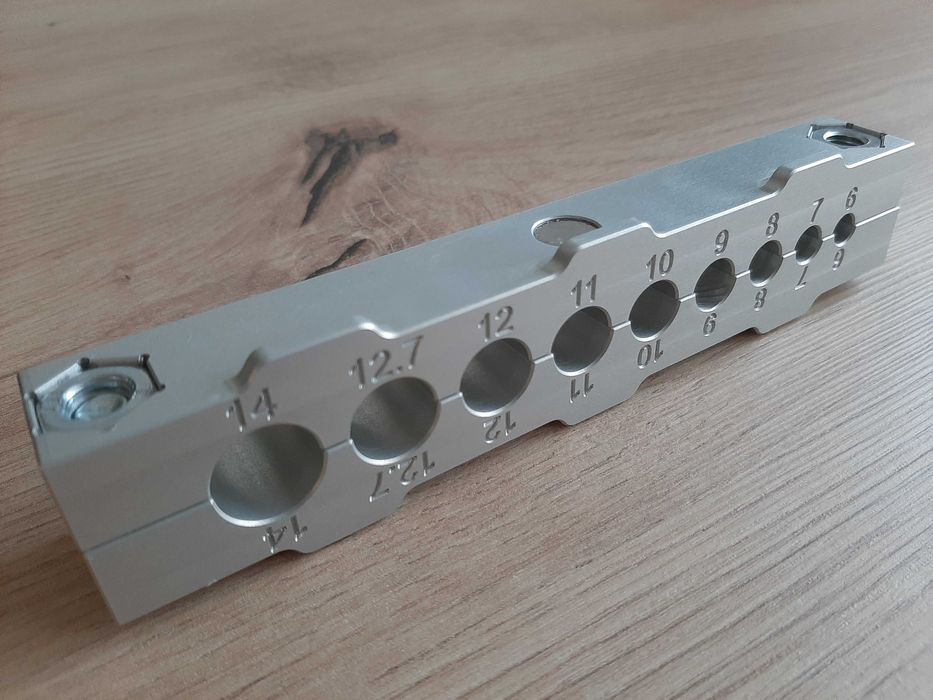 Precyzyjna nakładka imadła do chwytania rur i prętów od Fi6 do Fi14mm