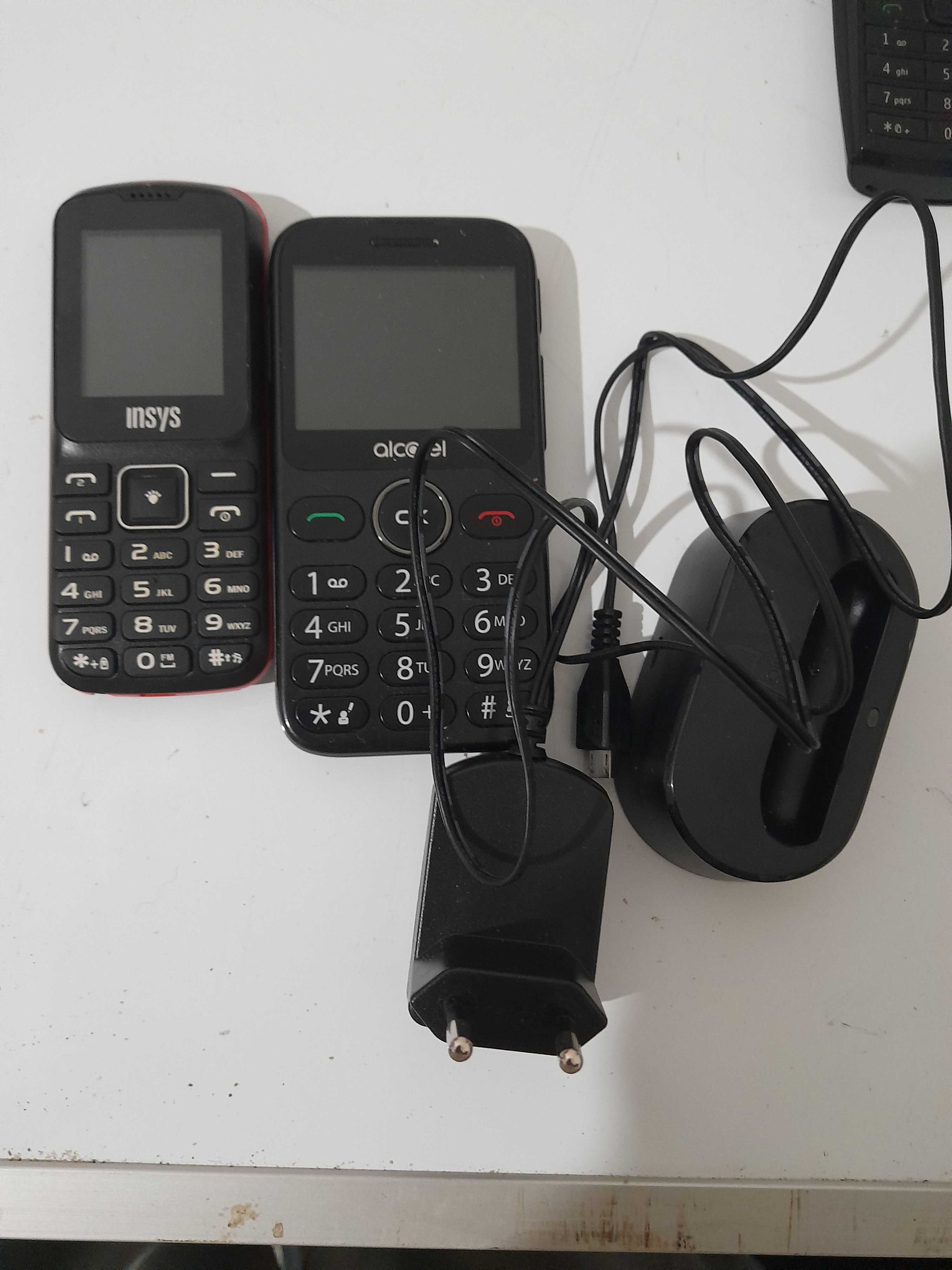 Telemóveis Usados (dois deles a funcionar)