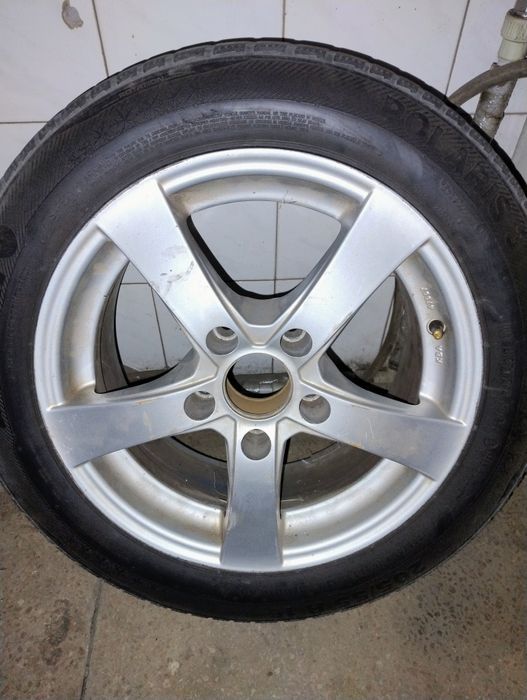 Диски R16 в хорошем состоянии dezent