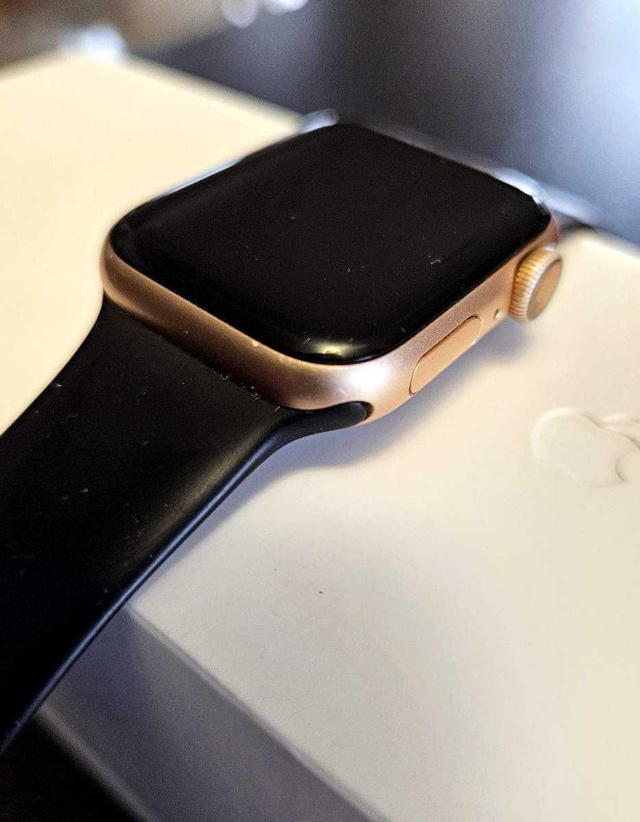 Apple iWatch seria 4 40mm GPS GOLD PINK + gratisy stan BDB !!!