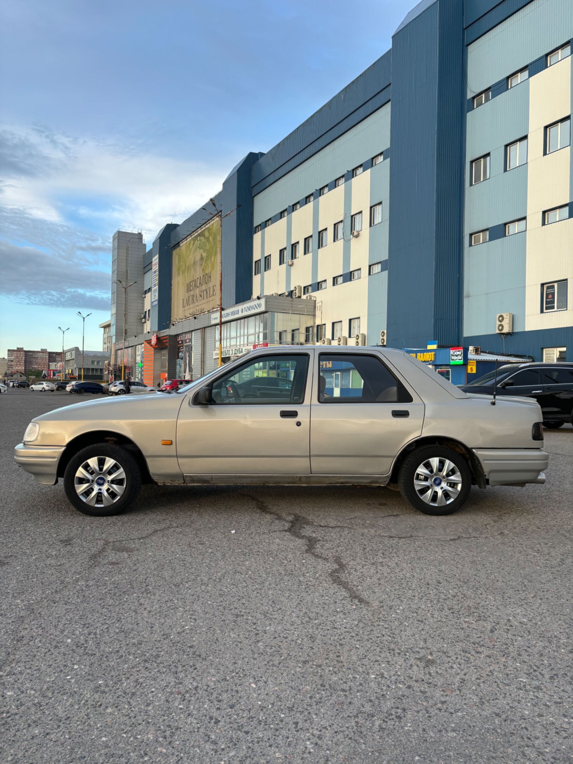 Ford sierra 2.0 газ/бенз 1987г.