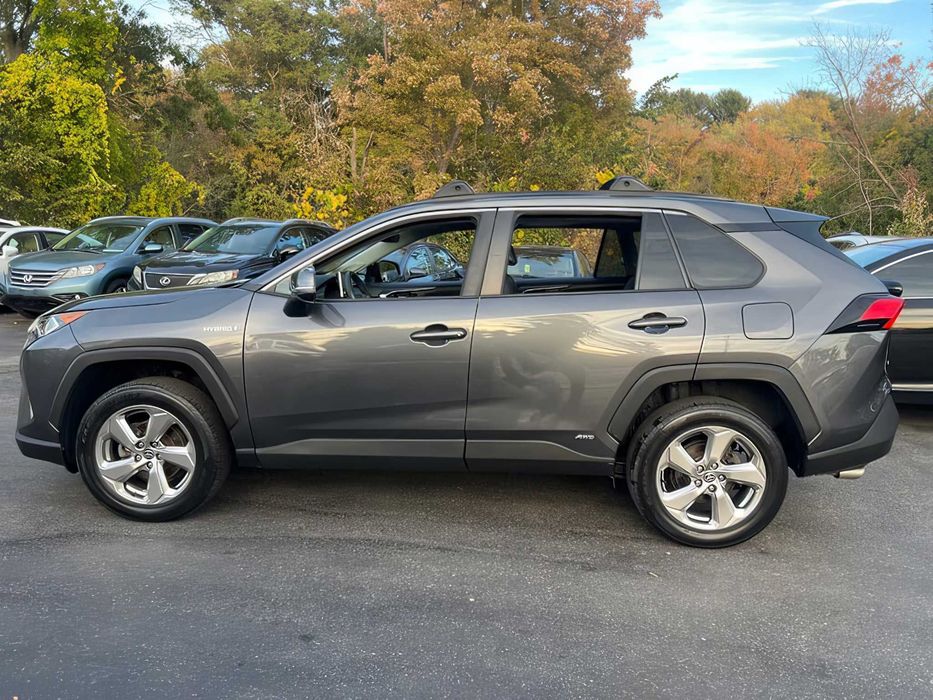 Toyota RAV4      2021