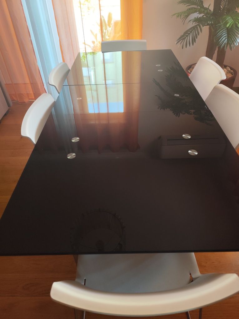 Mesa em vidro+6 cadeiras