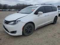Chrysler Pacifica 2017 CHRYSLER PACIFICA TOURING L - kupiony, w transporcie do Polski