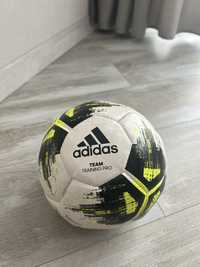 Футбольний м’яч Adidas 3